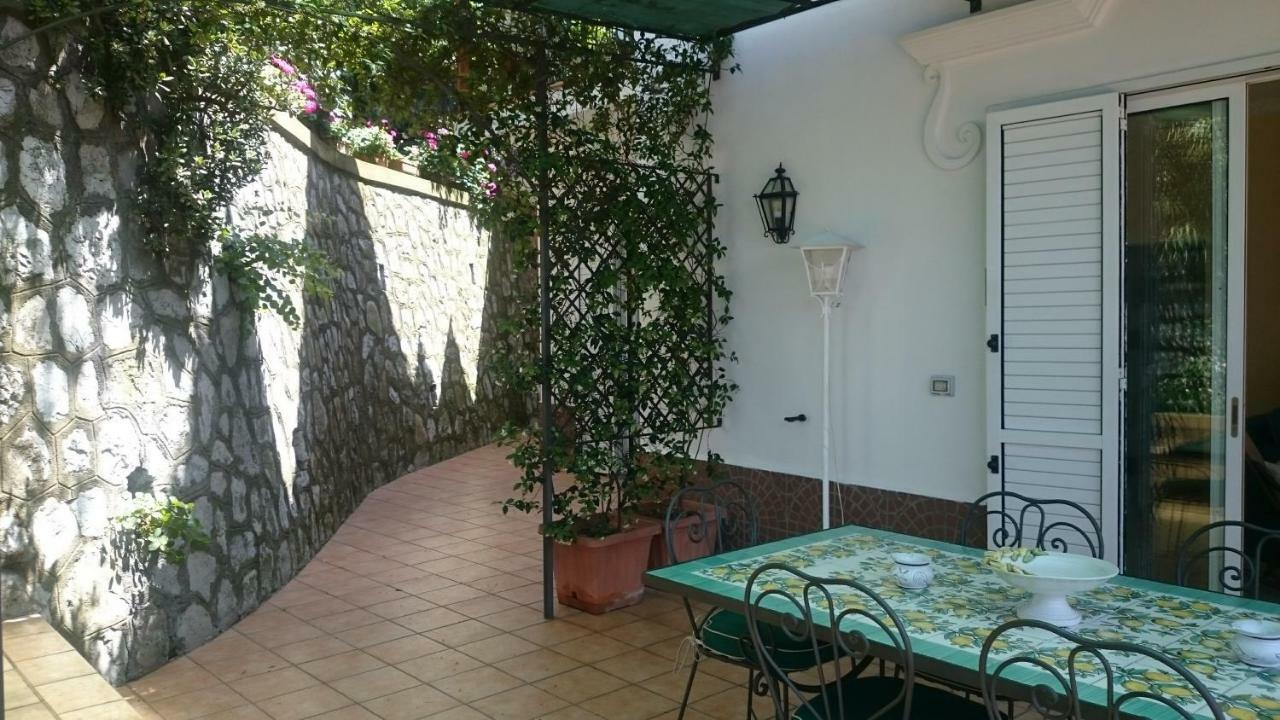 Villa L'Ulivina Соренто Екстериор снимка